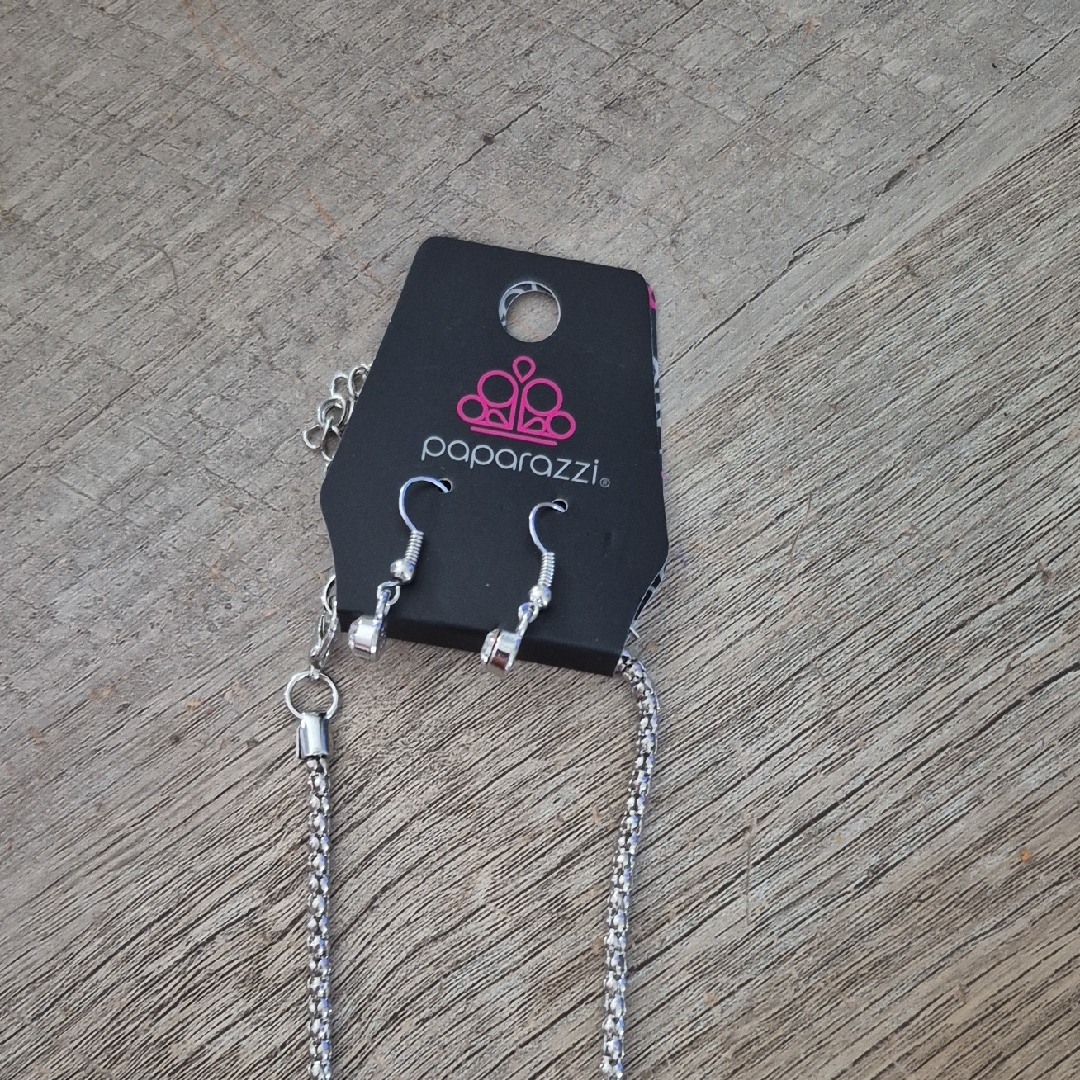 Paparazzi Silver Tone Necklace And Earring Set Paparazzi Silver Tone Necklace And Earring Set